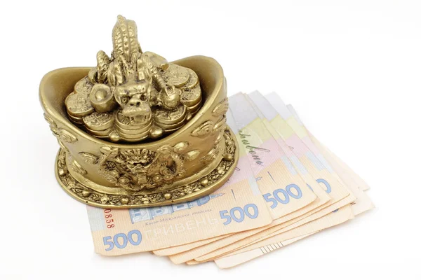 Cinq cents hryvnia avec figurine dragon — Photo