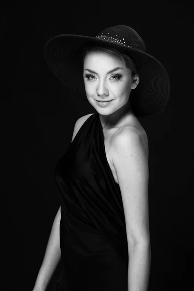 Black-and-white portrait of a beautiful girl in a hat — Stock Photo, Image