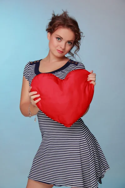 Chica con símbolo de corazón — Foto de Stock