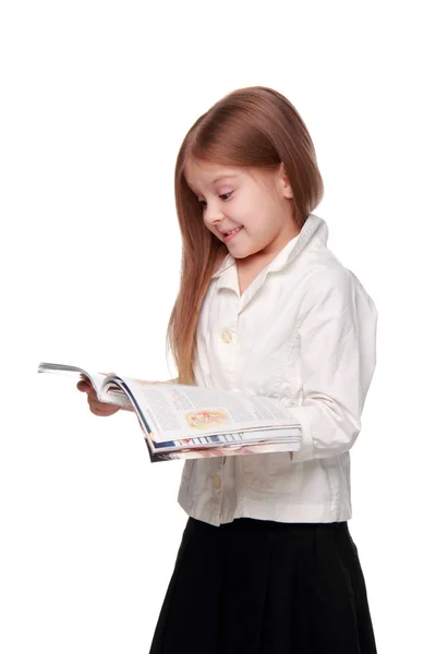 Menina lendo uma revista — Fotografia de Stock