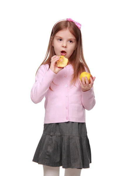 Kleines Mädchen mit zwei Äpfeln — Stockfoto