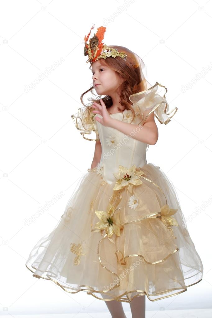 Jolie Petite Fille Dans Une Robe De Soirée Photographie