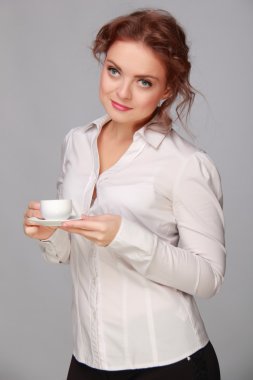 bir fincan kahve içme kadın