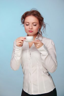 bir fincan kahve içme kadın