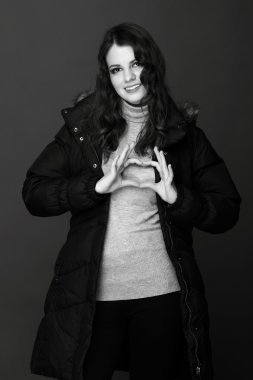 sıcak kız şovları kalp giyinmiş