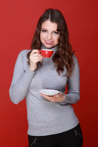 Femme avec tasse de thé — Photo