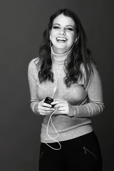 Beautiful Teenage Young Woman Listening to Music — Stock Photo, Image