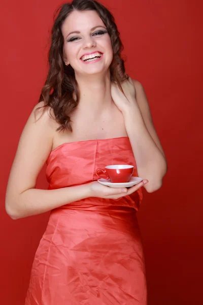 Ładna kobieta kubek czerwony — Zdjęcie stockowe