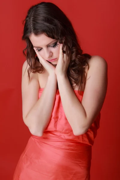 Frau im roten Kleid — Stockfoto