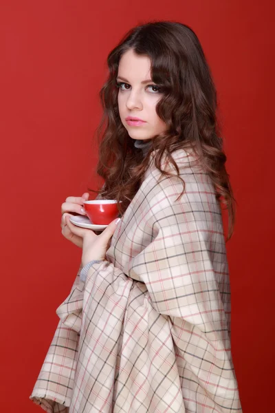 Kvinne med kopp te – stockfoto