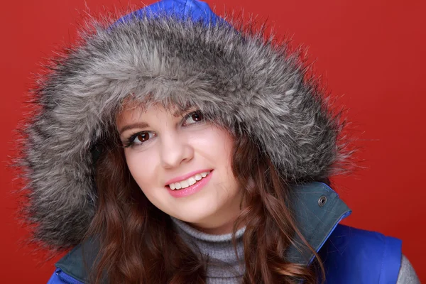 Portret? f z piękną kobietą w ciepłą odzież zimowa — Zdjęcie stockowe