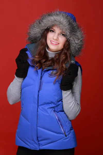 Portrét? f krásná žena v zimě teplé oblečení — Stock fotografie