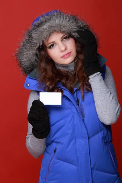 Winter. Girl with blank visiting card. — Stock Photo, Image