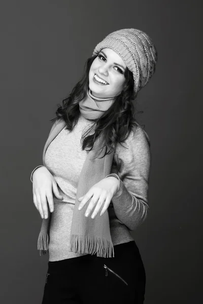 Piękna kobieta w zimie ciepłą odzież — Zdjęcie stockowe