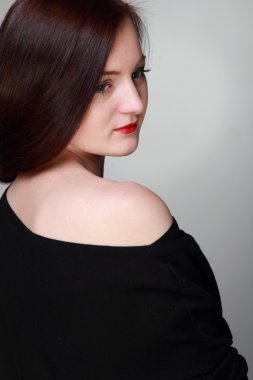 Güzel bir esmerin portresi