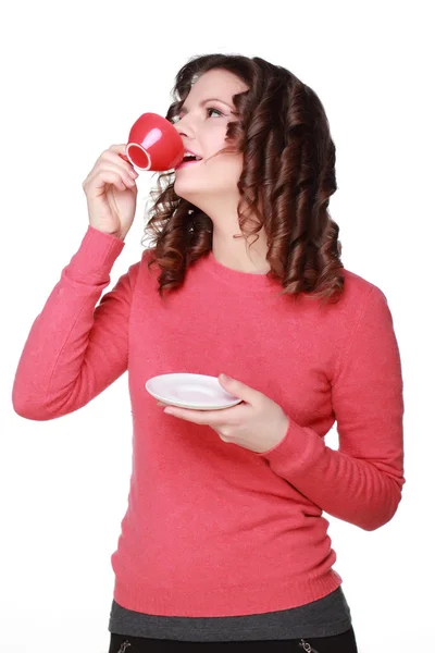 Hermosa chica con una taza roja — Foto de Stock