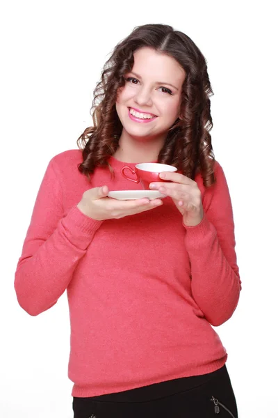 Vacker flicka med en röd kopp — Stockfoto