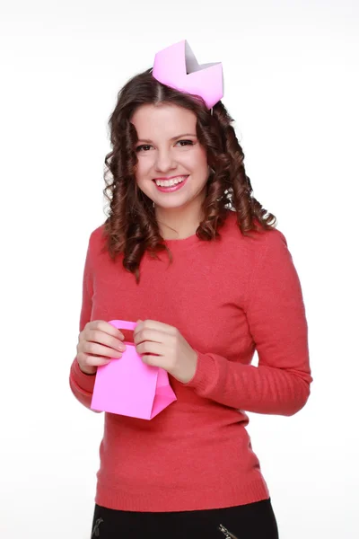 Chica con caja de regalo — Foto de Stock