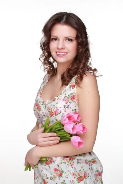 Fille avec des fleurs de printemps — Photo