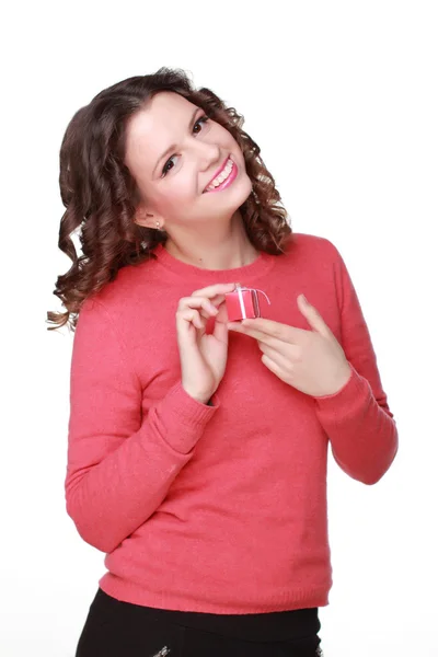 Chica con caja de regalo. — Foto de Stock