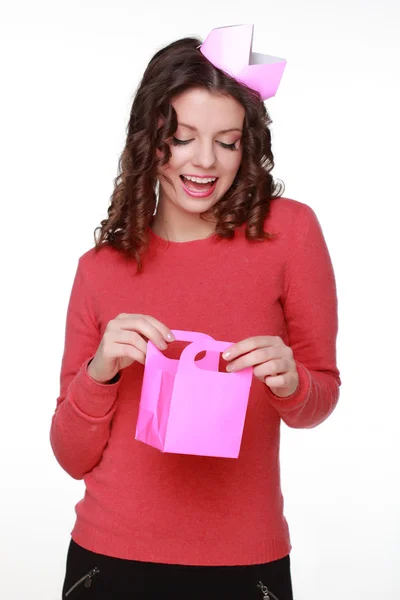 Chica con caja de regalo. — Foto de Stock