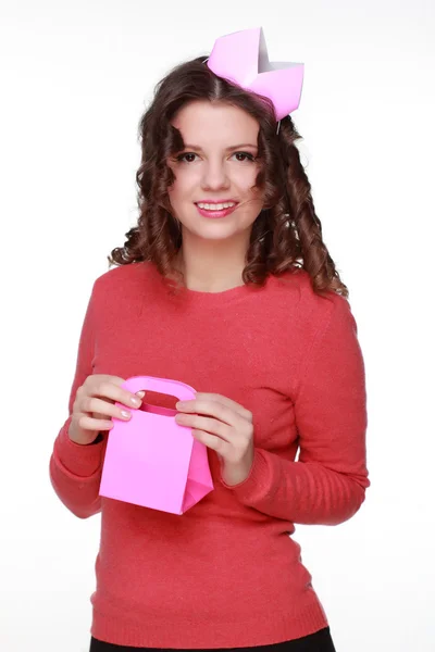 Chica con caja de regalo. —  Fotos de Stock
