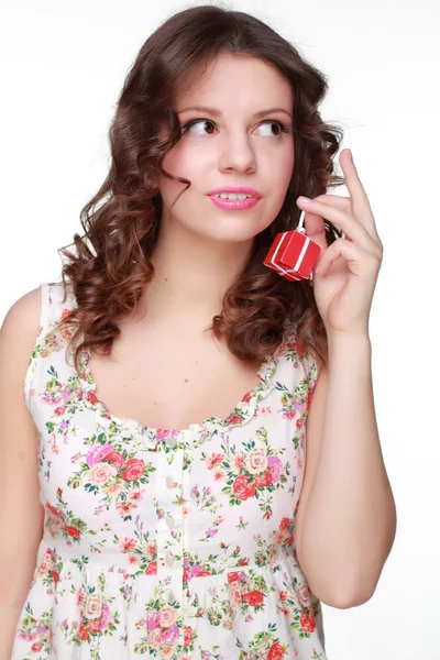 Menina com caixa de presente. — Fotografia de Stock