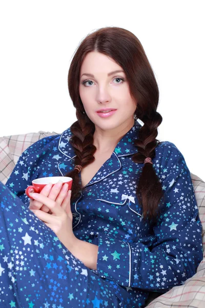 コーヒーを飲んでベッドに女性 — ストック写真