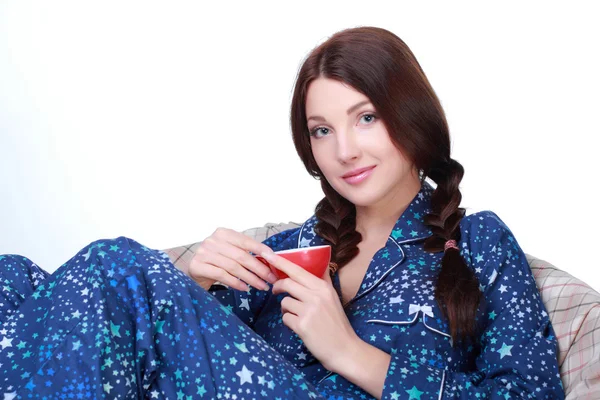 Mulher na cama beber café — Fotografia de Stock