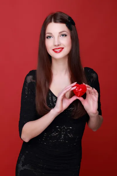 Frau mit Geschenk — Stockfoto