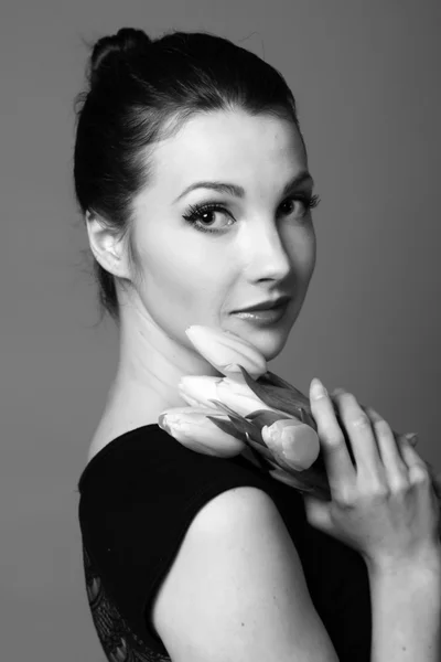 Black and white portrait of a girl with tulips — Stock Photo, Image