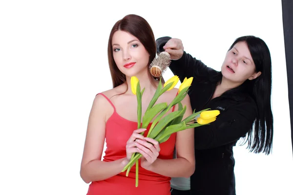 Ragazza spazzolando i capelli — Foto Stock