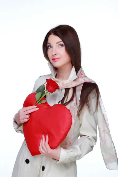 Dívka s symbolem srdce a růže — Stock fotografie