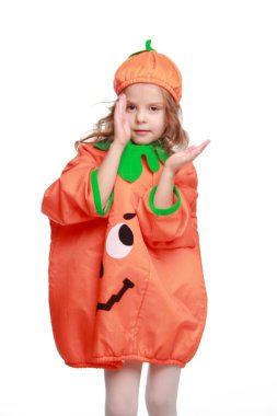 Kabak gibi giyinmiş kız