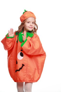 Kabak gibi giyinmiş kız