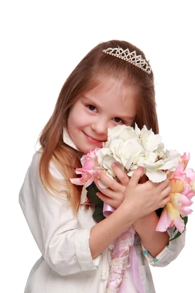 美しい花束とエレガントな女の子の肖像画 — ストック写真