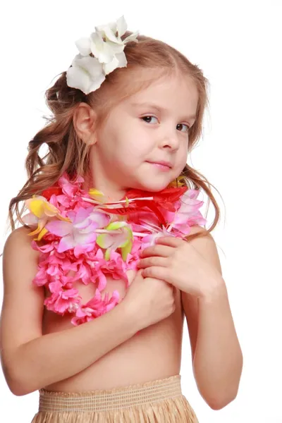 Chica feliz con collar floral —  Fotos de Stock