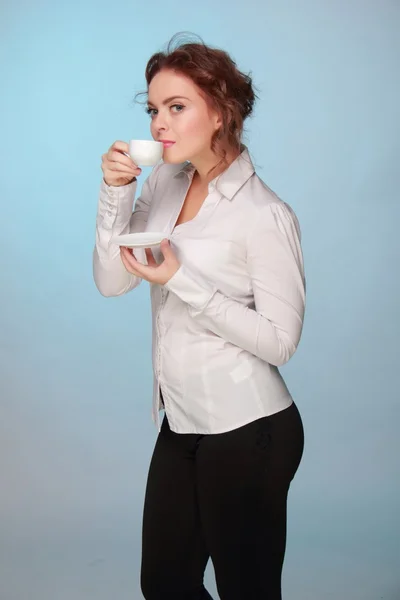 Bir fincan kahve içme kadın — Stok fotoğraf