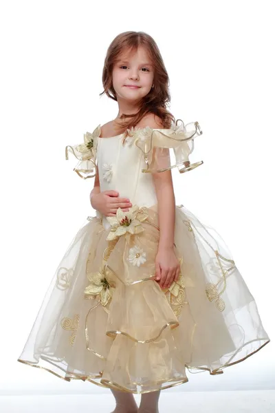 Hübsches kleines Mädchen im Abendkleid — Stockfoto