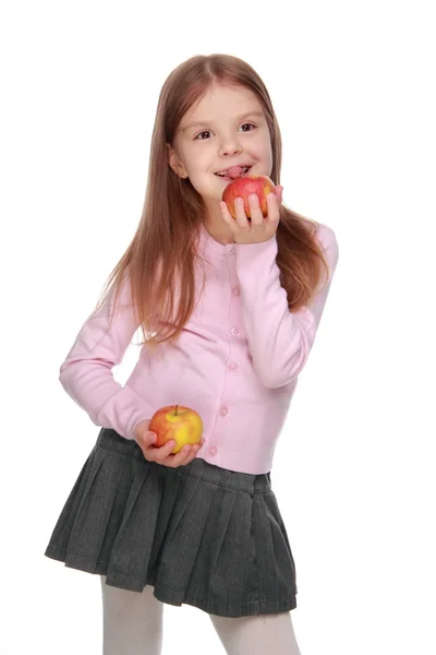 Uczennica gospodarstwa jabłka w ramionach — Zdjęcie stockowe