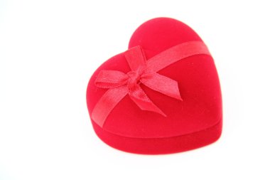 bir nişan yüzüğü için kırmızı kadife kutu