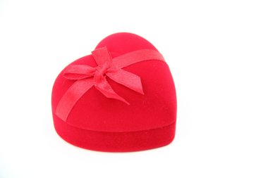 bir nişan yüzüğü için kırmızı kadife kutu