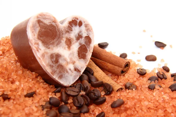 Koffie douche zeep op een oranje achtergrond-zeezout — Stockfoto