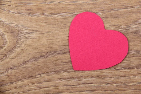 Símbolo del corazón sobre fondo de madera — Foto de Stock