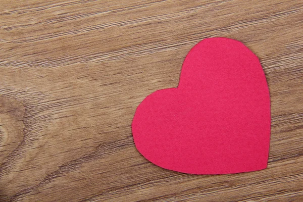 Símbolo del corazón sobre fondo de madera — Foto de Stock