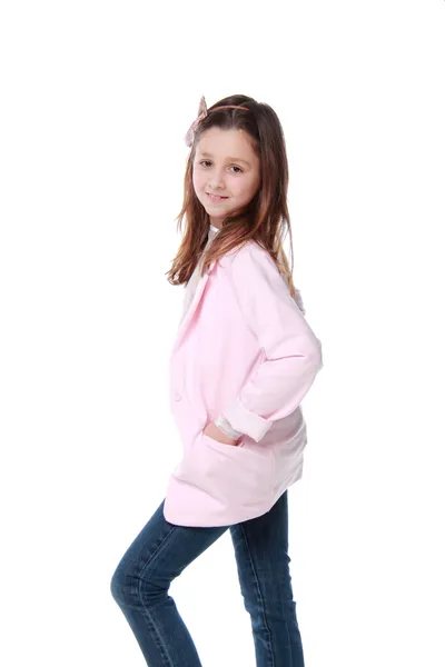 Bambina in abbigliamento casual su sfondo bianco — Foto Stock