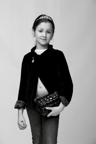 Image noir et blanc d'une jeune fille — Photo