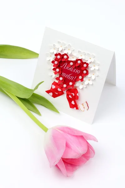 Pozdrav card design s "Miluji tě" ruského jazyka a růžová Tulipán — Stock fotografie