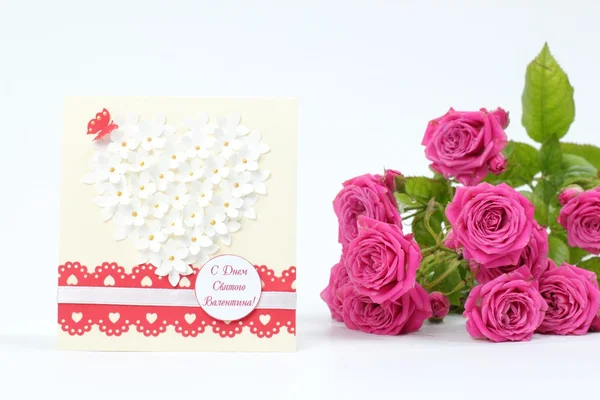 Preciosa forma de corazón con tarjeta de felicitación adorno floral — Foto de Stock