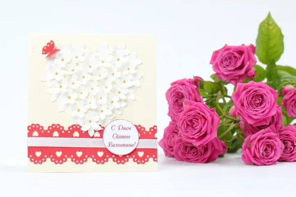 Preciosa forma de corazón con tarjeta de felicitación adorno floral — Foto de Stock